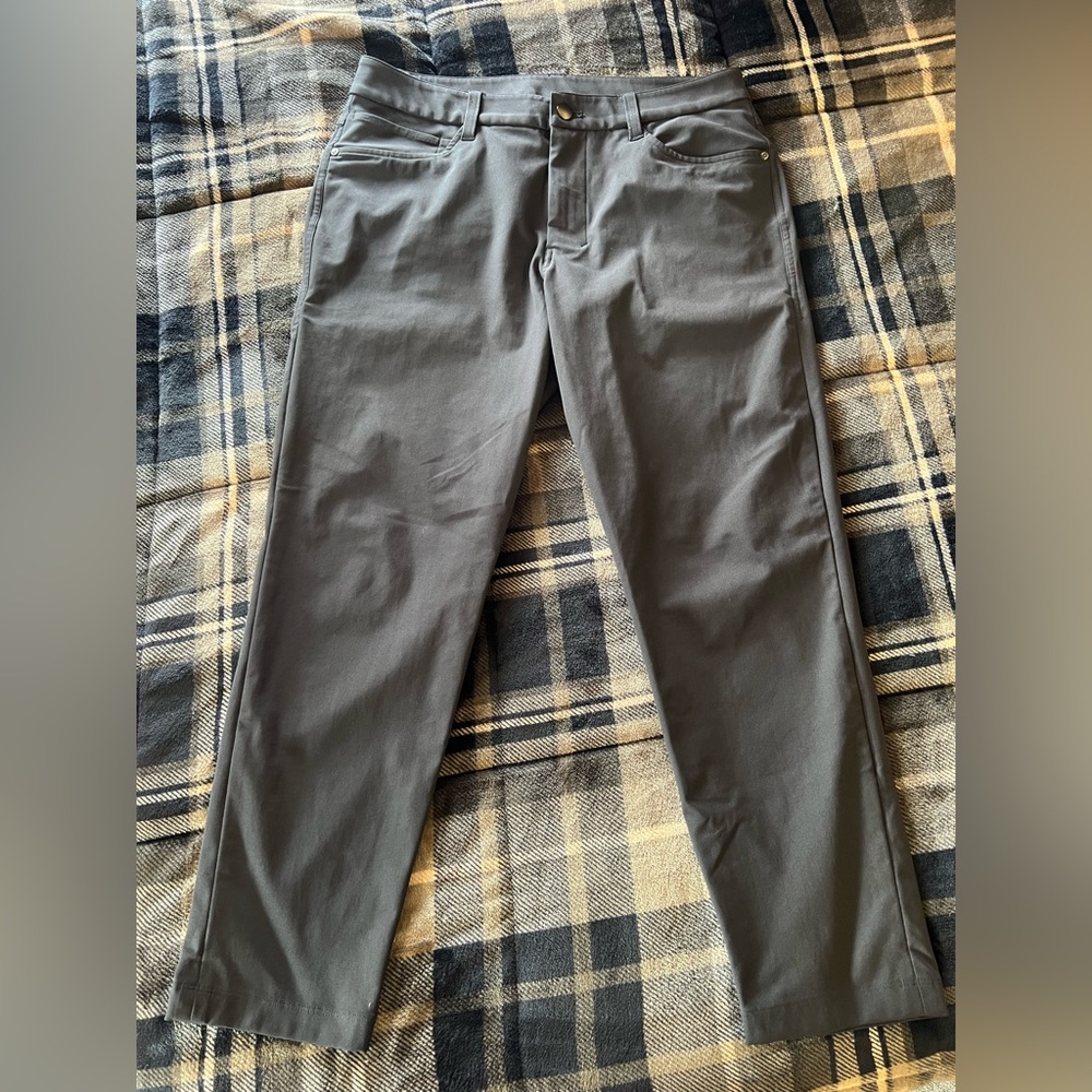 Lululemon ABC 5-Pocket Pant Shorter 31 waist - Black